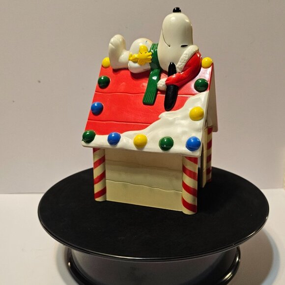 Snoopy Christmas Doghouse Coin Bank By Whitmans Candies Vintage Holiday Decor - Picture 5 of 12